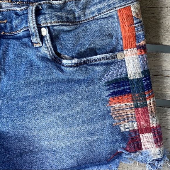 BlankNYC Embroidered Astor Jean Shorts!! LIKE NEW CONDITION!!! - Picture 10 of 15